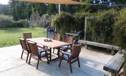 aa outside eating.jpg &nbsp;