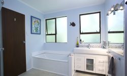 KarapitiBathroom009.JPG &nbsp;