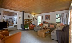 KarapitiLounge001.JPG &nbsp;